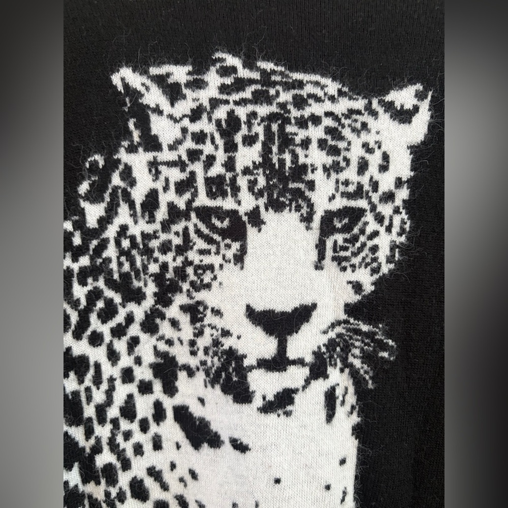 Forever 21 Black & White Leopard Jaguar Cheetah Long Sleeve Sweater Top Shirt - Picture 2 of 11